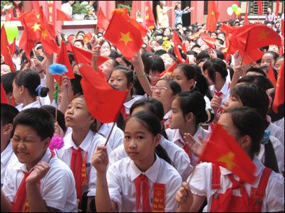 Tạo điều kiện để các em thi đua học tập và sáng tạo 